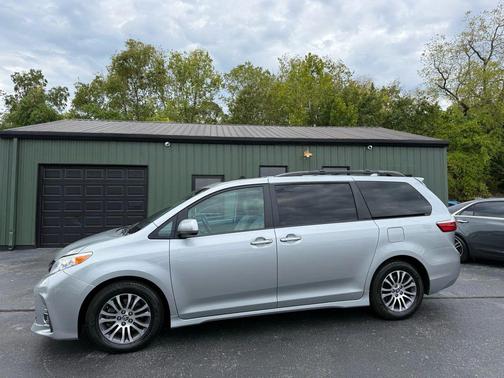 2019 Toyota Sienna XLE