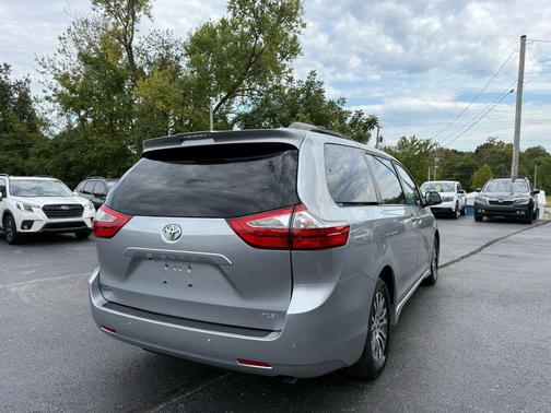 2019 Toyota Sienna XLE