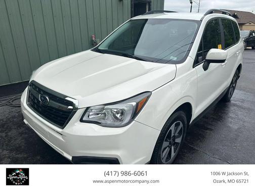 Crystal White Pearl 2018 Subaru Forester 2.5i