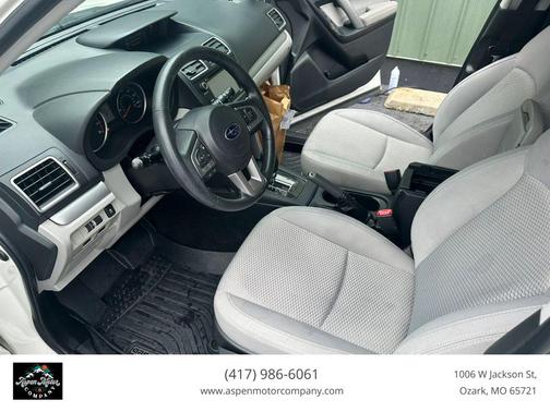 Crystal White Pearl 2018 Subaru Forester 2.5i