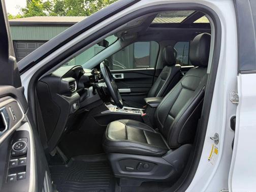 Oxford White 2020 Ford Explorer XLT
