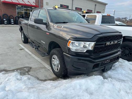 2022 RAM 2500 Tradesman Crew Cab 4x4 8' Box