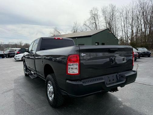 2022 RAM 2500 Tradesman Crew Cab 4x4 8' Box