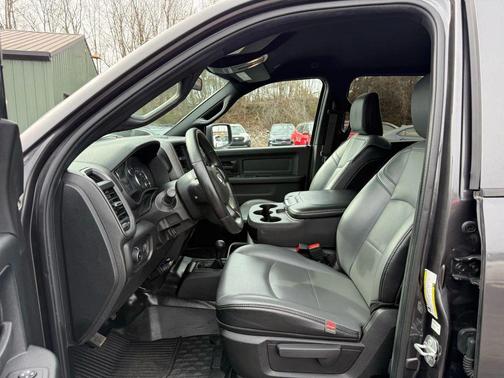 2022 RAM 2500 Tradesman Crew Cab 4x4 8' Box