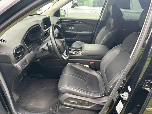 Crystal Black Pearl 2024 Honda Pilot Elite