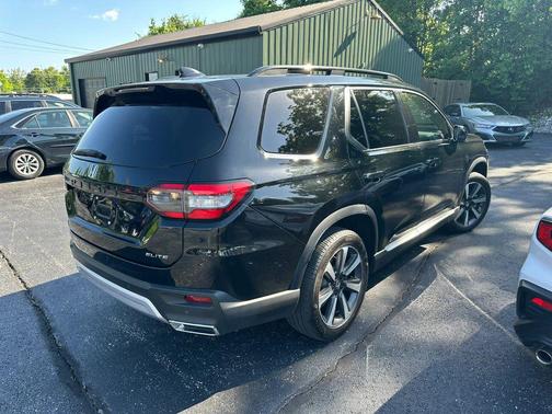 Crystal Black Pearl 2024 Honda Pilot Elite