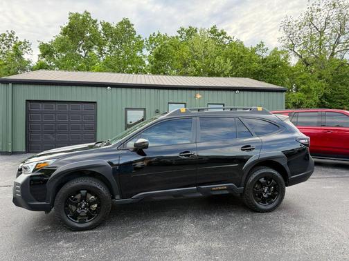 Crystal Black Silica 2023 Subaru Outback Wilderness