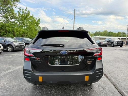 Crystal Black Silica 2023 Subaru Outback Wilderness