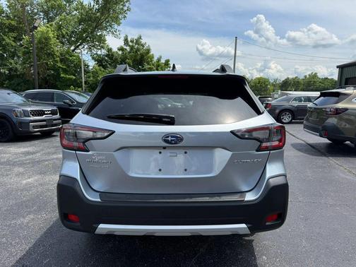 Ice Silver Metallic 2025 Subaru Outback Limited
