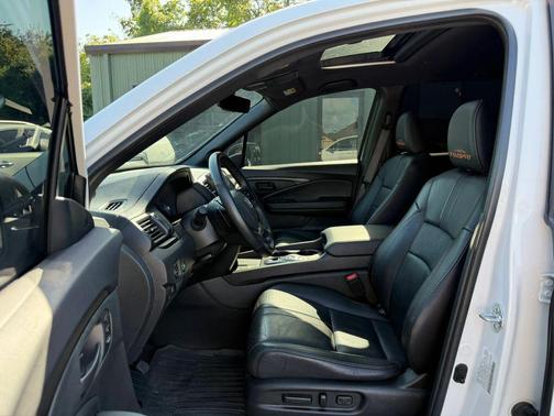 Platinum White Pearl 2024 Honda Passport AWD TrailSport