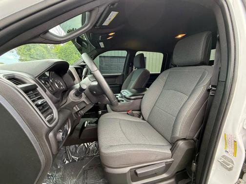 2024 RAM 2500 Tradesman Crew Cab 4x4 6'4' Box