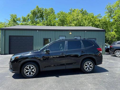 Crystal Black Silica 2024 Subaru Forester Sport