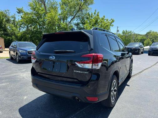 Crystal Black Silica 2024 Subaru Forester Sport