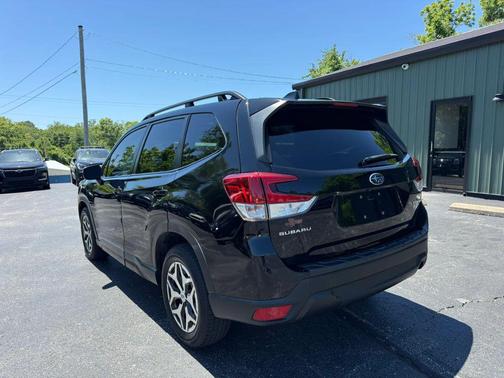 Crystal Black Silica 2024 Subaru Forester Sport