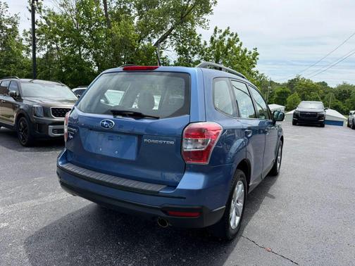 Blue 2015 Subaru Forester 2.5i