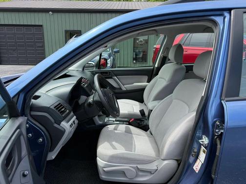 Blue 2015 Subaru Forester 2.5i