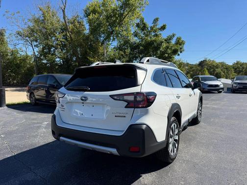 Crystal White Pearl 2025 Subaru Outback Touring