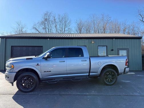 2020 RAM 2500 Laramie Crew Cab 4X4 6'4' Box