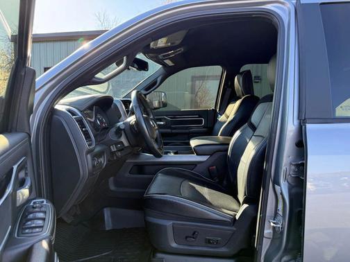 2020 RAM 2500 Laramie Crew Cab 4X4 6'4' Box