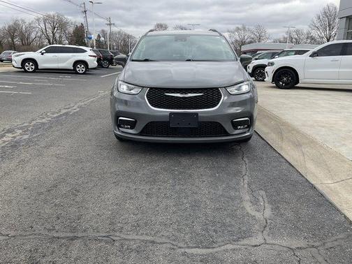 2022 Chrysler Pacifica Touring-L