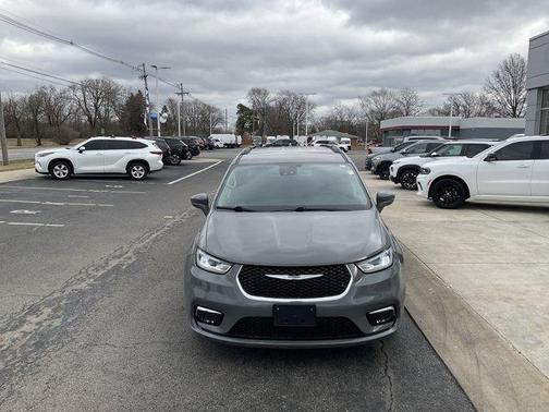 2022 Chrysler Pacifica Touring-L
