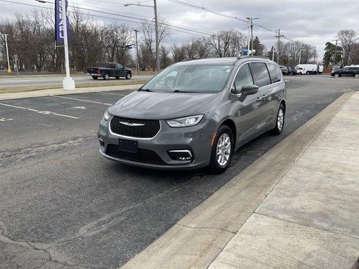 2022 Chrysler Pacifica Touring-L