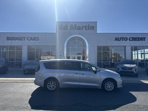 2023 Chrysler Pacifica Touring