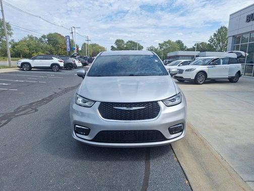 2023 Chrysler Pacifica Touring