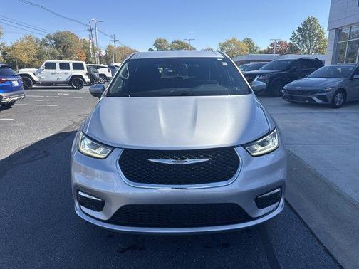 2023 Chrysler Pacifica Touring