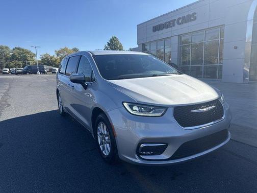 2023 Chrysler Pacifica Touring