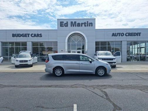 2023 Chrysler Pacifica Touring