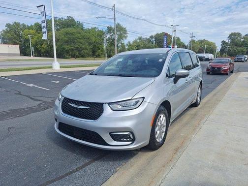2023 Chrysler Pacifica Touring