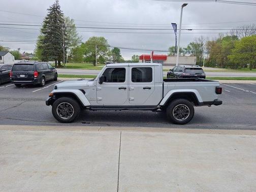 2023 Jeep Gladiator Overland