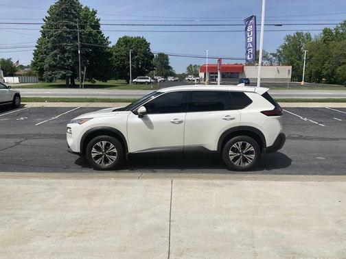 White 2021 Nissan Rogue SV