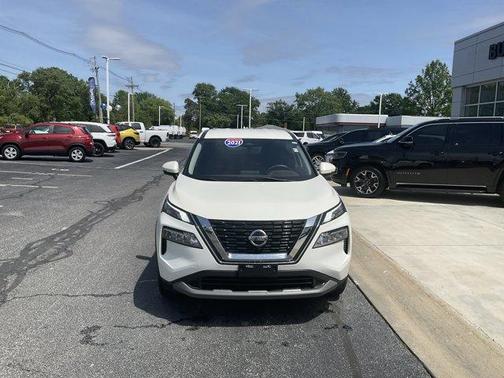White 2021 Nissan Rogue SV
