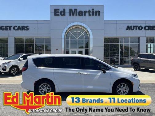Bright White Clearcoat 2024 Chrysler Pacifica Touring-L
