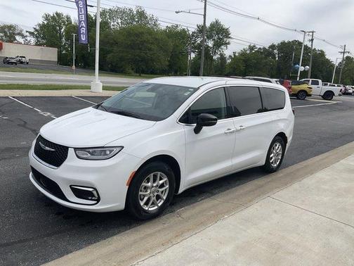 Bright White Clearcoat 2024 Chrysler Pacifica Touring-L