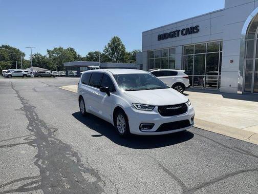 Bright White Clearcoat 2024 Chrysler Pacifica Touring-L