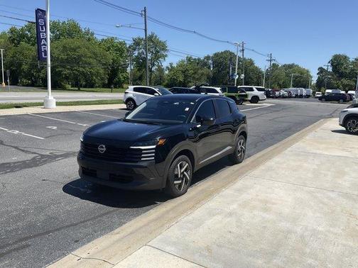 Super Black 2025 Nissan Kicks SV