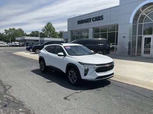 Summit White 2025 Chevrolet Trax LT