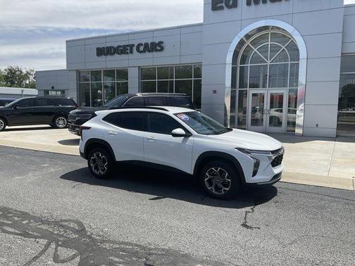 Summit White 2025 Chevrolet Trax LT