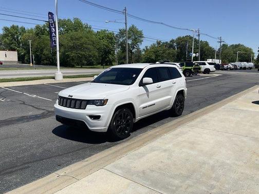Bright White Clearcoat 2018 Jeep Grand Cherokee Altitude
