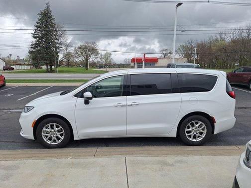 2023 Chrysler Pacifica Touring-L
