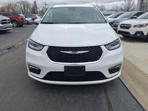 2023 Chrysler Pacifica Touring-L