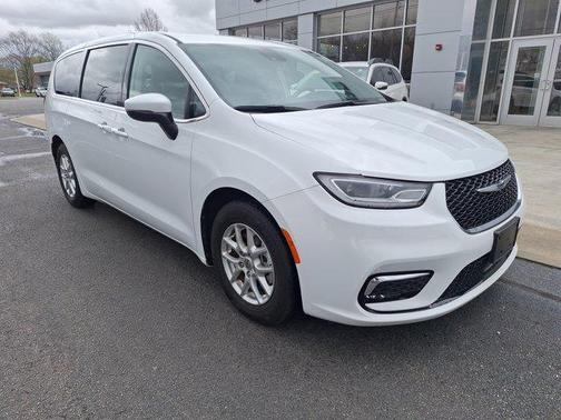 2023 Chrysler Pacifica Touring-L
