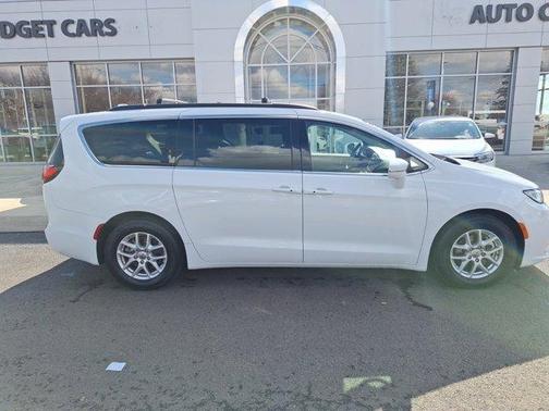 2022 Chrysler Pacifica Touring-L