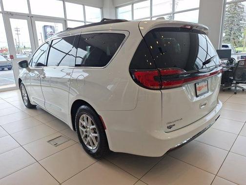 2022 Chrysler Pacifica Touring-L