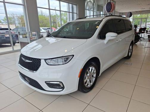2022 Chrysler Pacifica Touring-L