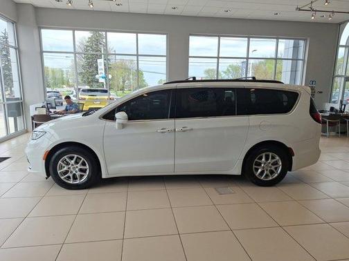 2022 Chrysler Pacifica Touring-L