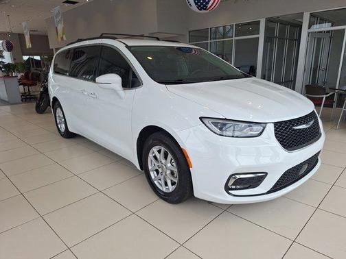 2022 Chrysler Pacifica Touring-L